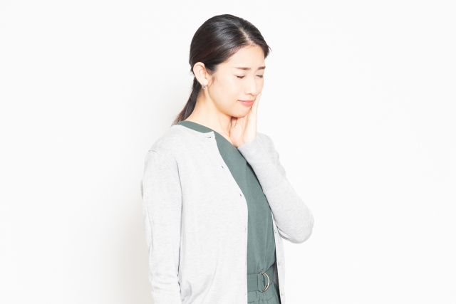 どのような人がインプラント治療に向いている？適応について解説